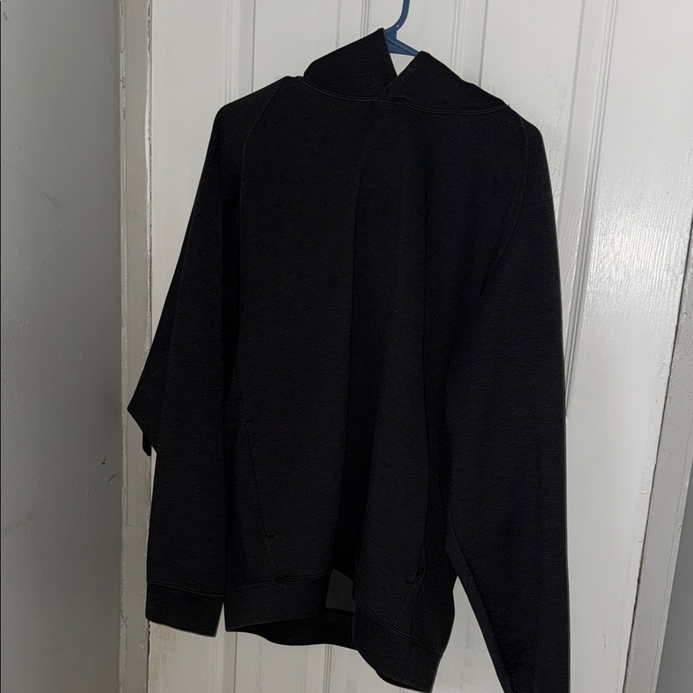 Uniqlo Men's Black Crewneck Sweater